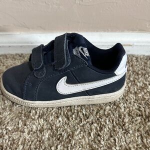 Nike Kids Dark Blue and White Sneakers